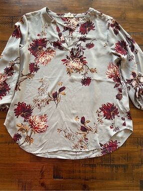 Maurices Floral V-Neck Blouse in Light Gray and Berry